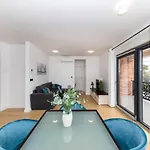 Marianne , Parking Free , 2 Bedroom & 2 Bathroom , Modern & Cozy * 扎达尔