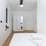 Marianne , Parking Free , 2 Bedroom & 2 Bathroom , Modern & Cozy *