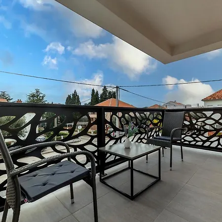 Marianne , Parking Free , 2 Bedroom & 2 Bathroom , Modern & Cozy