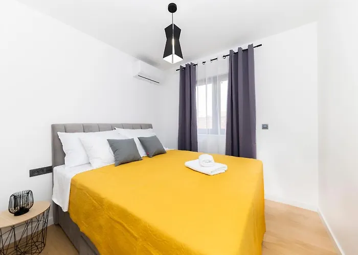 Marianne , Parking Free , 2 Bedroom & 2 Bathroom , Modern & Cozy Zadar