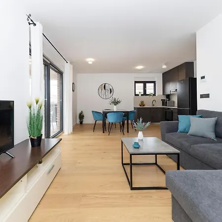 Marianne , Parking Free , 2 Bedroom & 2 Bathroom , Modern & Cozy Lägenhet *