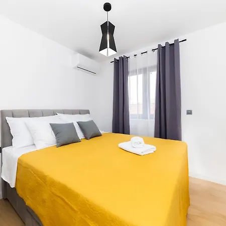 Marianne , Parking Free , 2 Bedroom & 2 Bathroom , Modern & Cozy Zadar