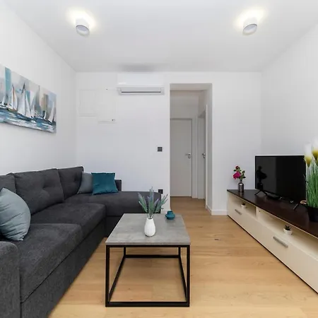 Апартаменты Marianne , Parking Free , 2 Bedroom & 2 Bathroom , Modern & Cozy Задар