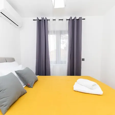 Marianne , Parking Free , 2 Bedroom & 2 Bathroom , Modern & Cozy Apartamento