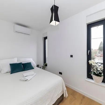 Marianne , Parking Free , 2 Bedroom & 2 Bathroom , Modern & Cozy Apartamento Zadar