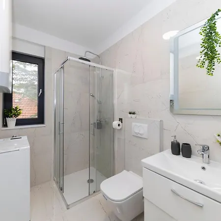 Апартаменты Marianne , Parking Free , 2 Bedroom & 2 Bathroom , Modern & Cozy