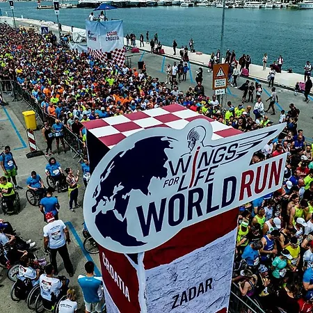 Marianne , Parking Free , 2 Bedroom & 2 Bathroom , Modern & Cozy *