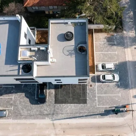 Marianne , Parking Free , 2 Bedroom & 2 Bathroom , Modern & Cozy Lägenhet *