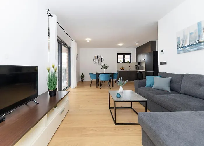 Marianne , Parking Free , 2 Bedroom & 2 Bathroom , Modern & Cozy Appartement *