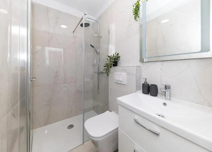 Appartement Marianne , Parking Free , 2 Bedroom & 2 Bathroom , Modern & Cozy *