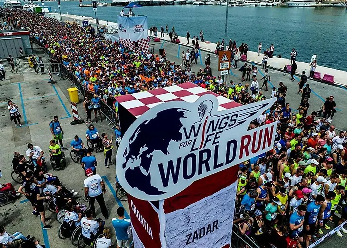 Marianne , Parking Free , 2 Bedroom & 2 Bathroom , Modern & Cozy *